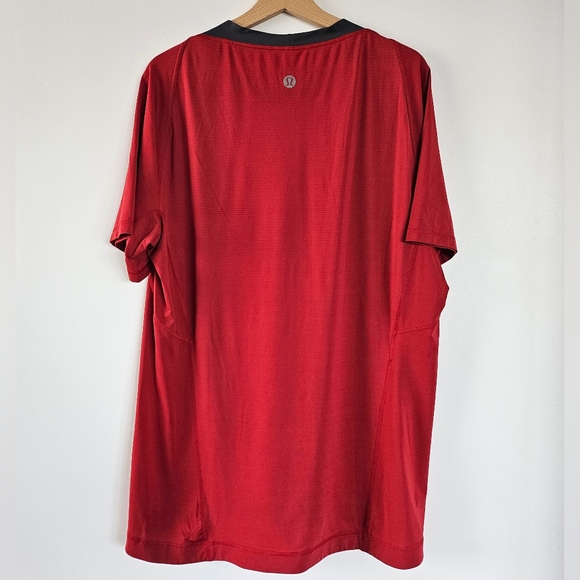 Lululemon Men's Red Crew Swift T-Shirt Classic Octagon Logo Sz XL - Picture 3 of 12